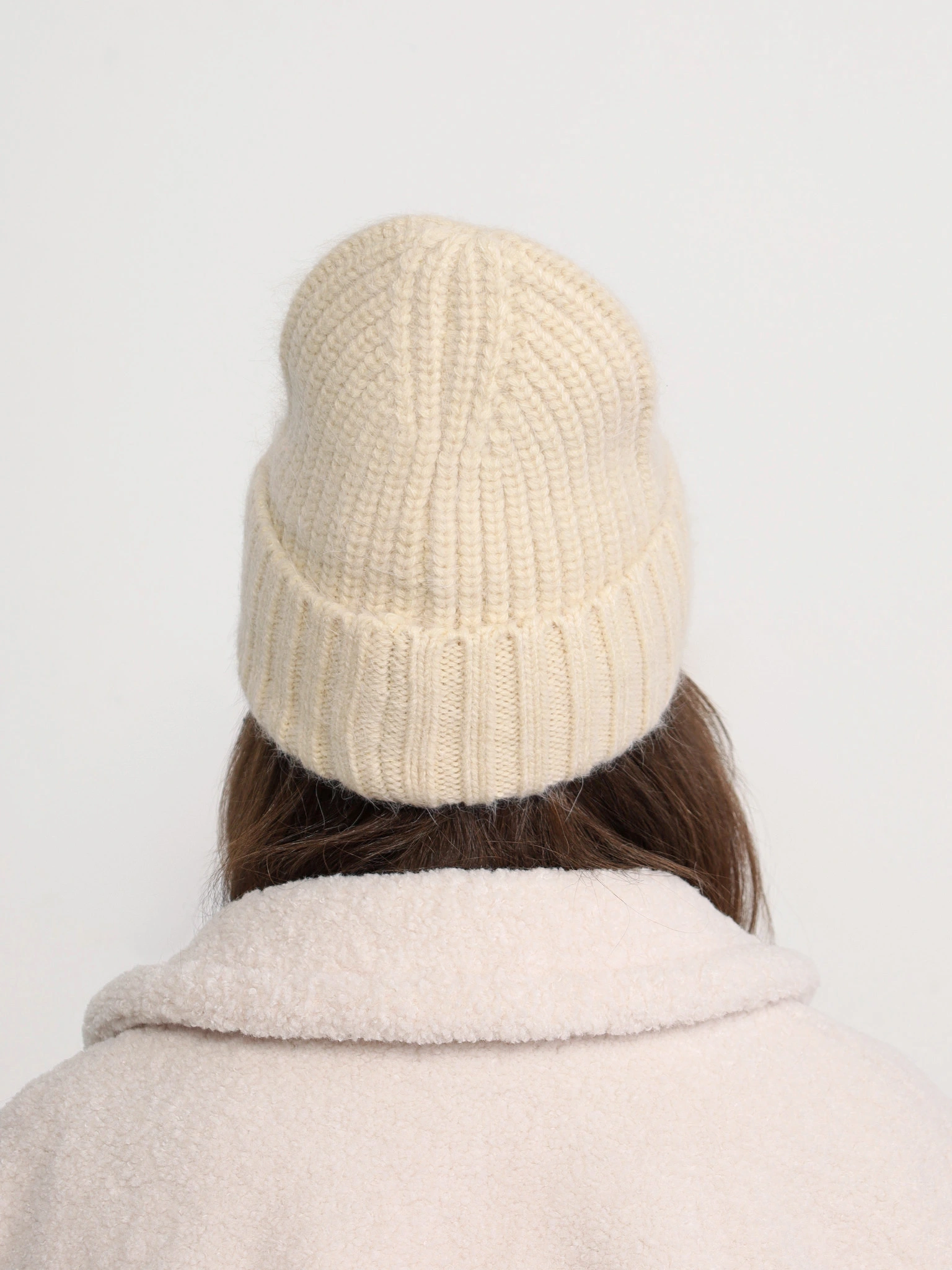 Шапка-бини из ангоры и нейлона с отворотом в ассортименте